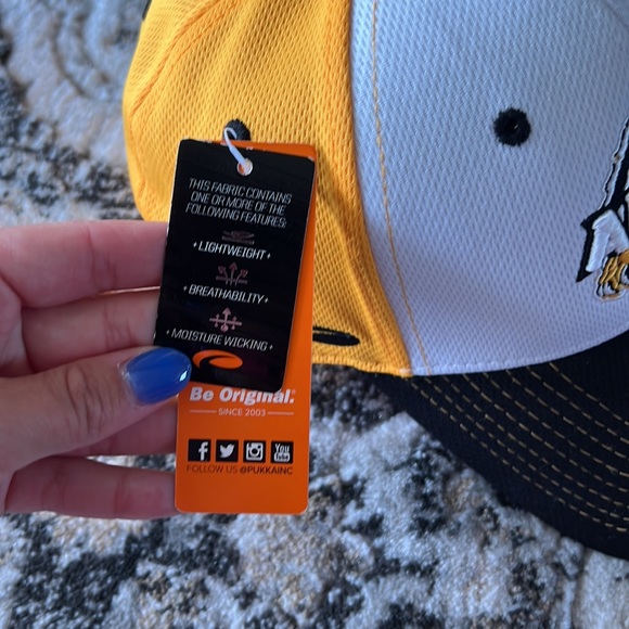 Austin Bruins Hat - Picture 4 of 7